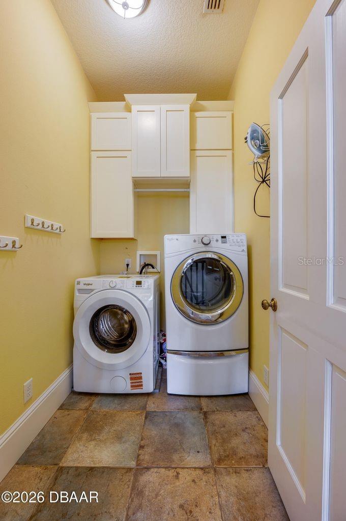 Image 24 of 34 For 2 Hickory Lane