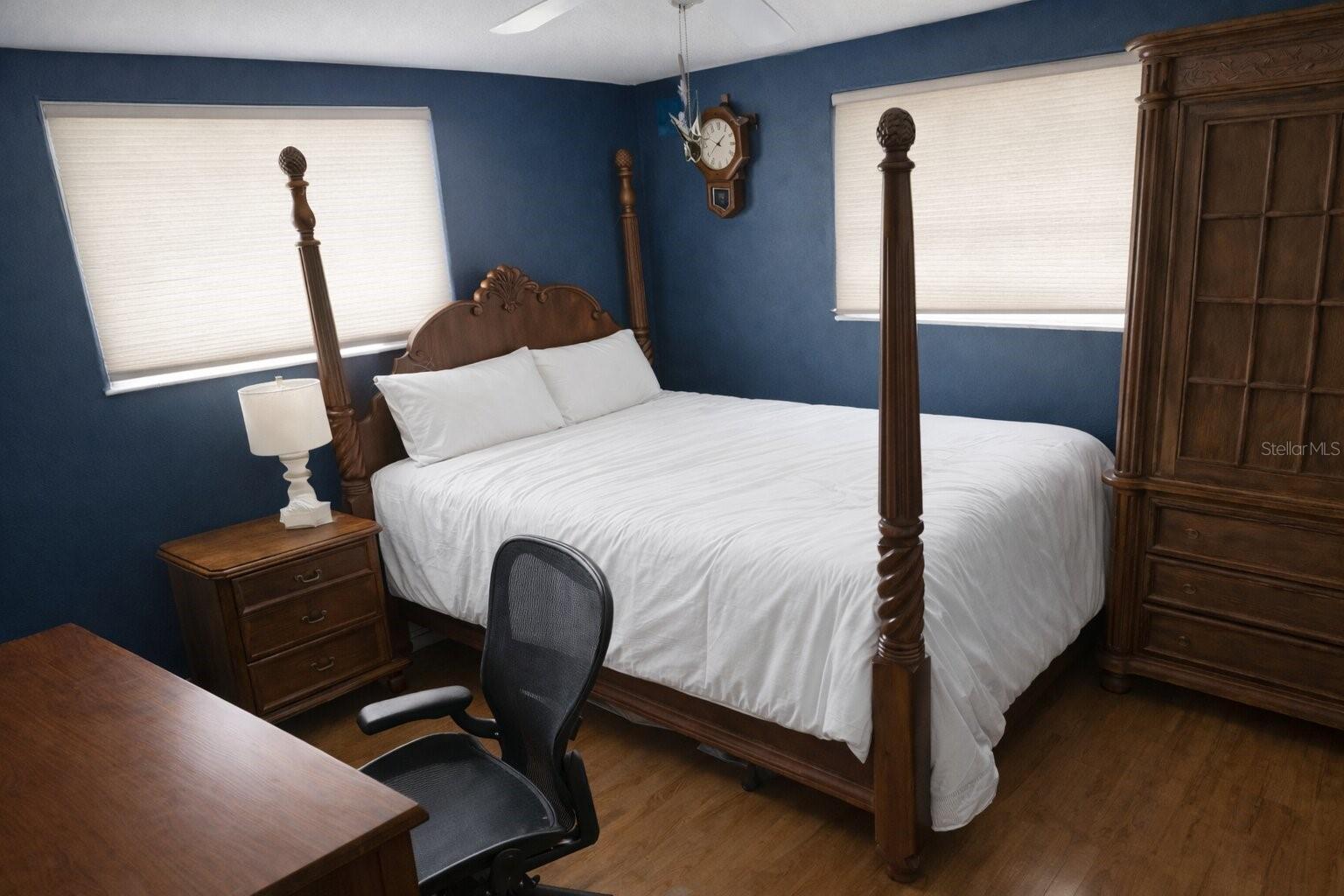 Image 5 of 16 For 321 Roslyn Avenue