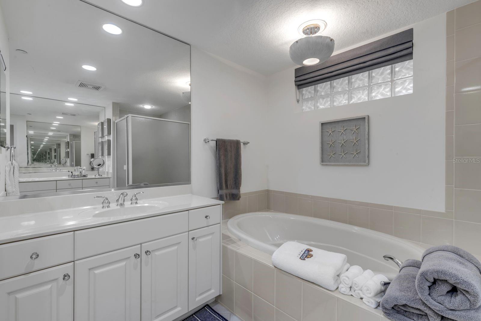 Image 38 of 77 For 259 Minorca Beach Way 702