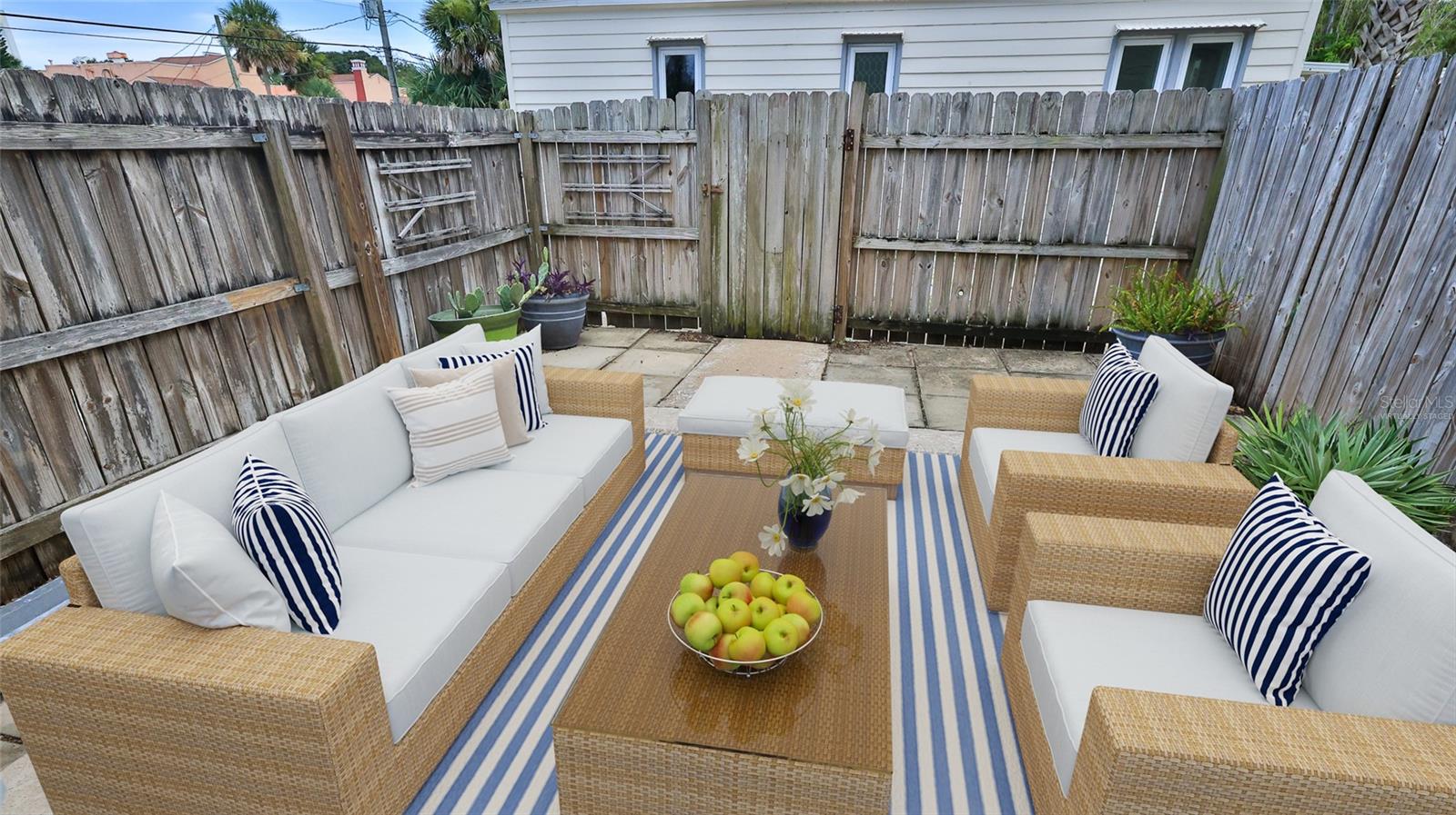 Image 13 of 30 For 437 Oleander Avenue 1