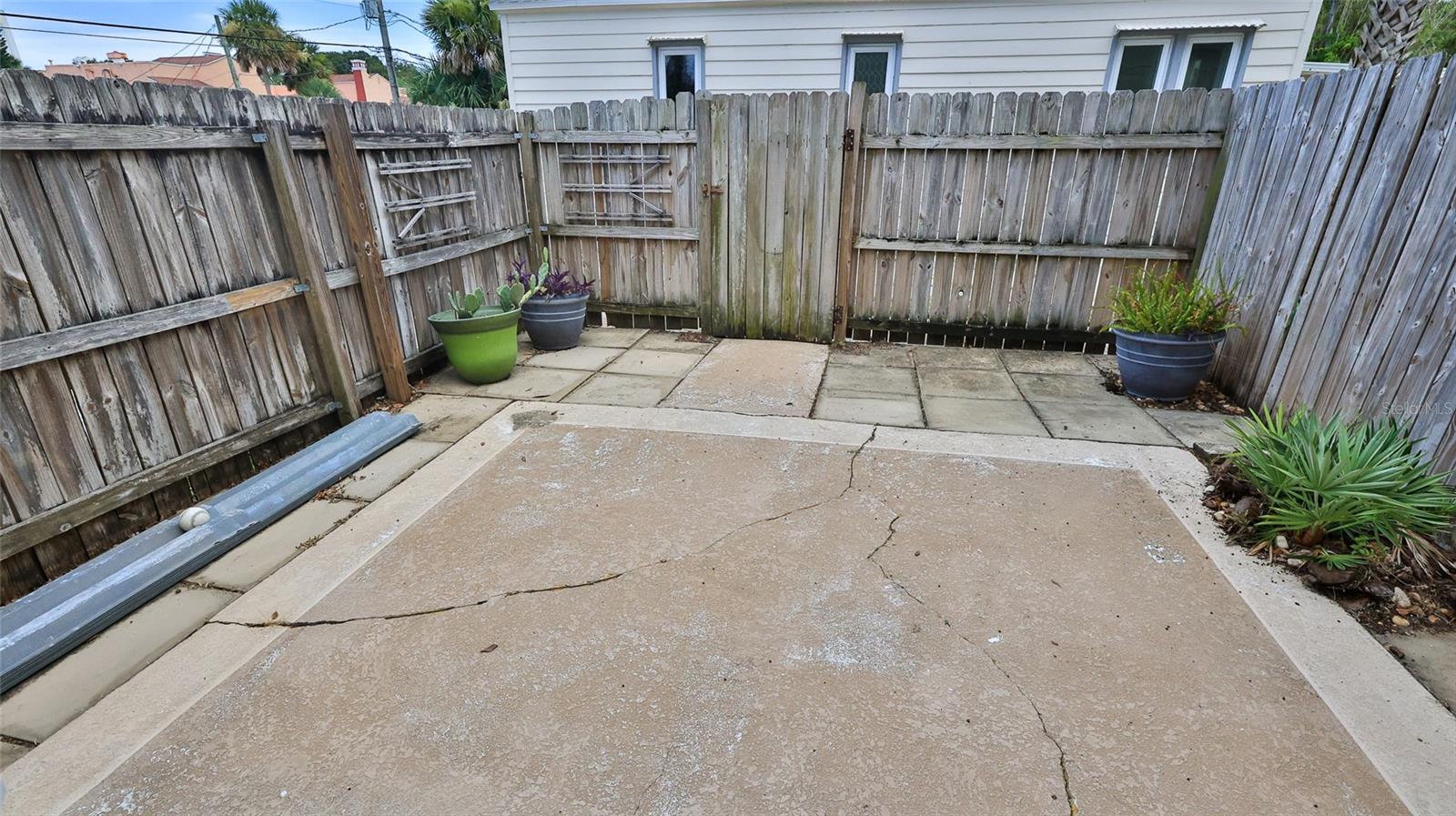 Image 14 of 30 For 437 Oleander Avenue 1