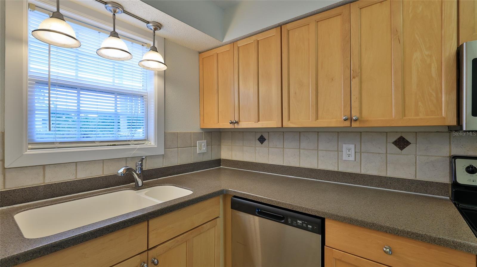 Image 3 of 30 For 437 Oleander Avenue 1