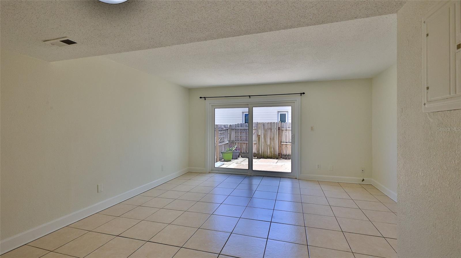 Image 7 of 30 For 437 Oleander Avenue 1