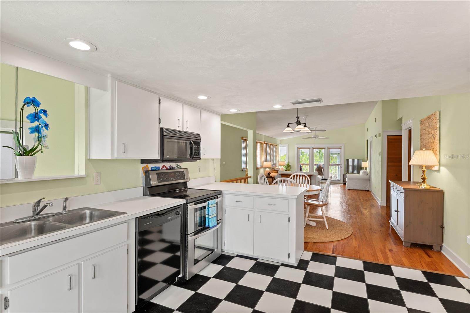 Image 9 of 42 For 6956 Turtlemound Road