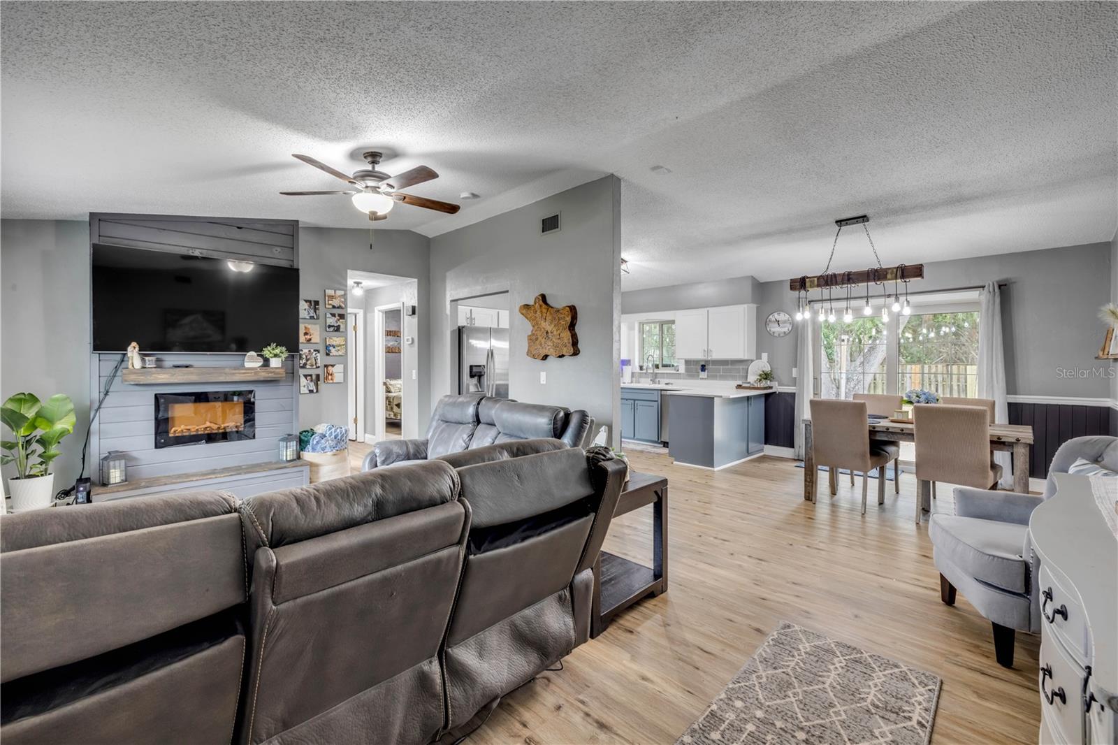 Image 4 of 27 For 2503 Royal Palm Drive