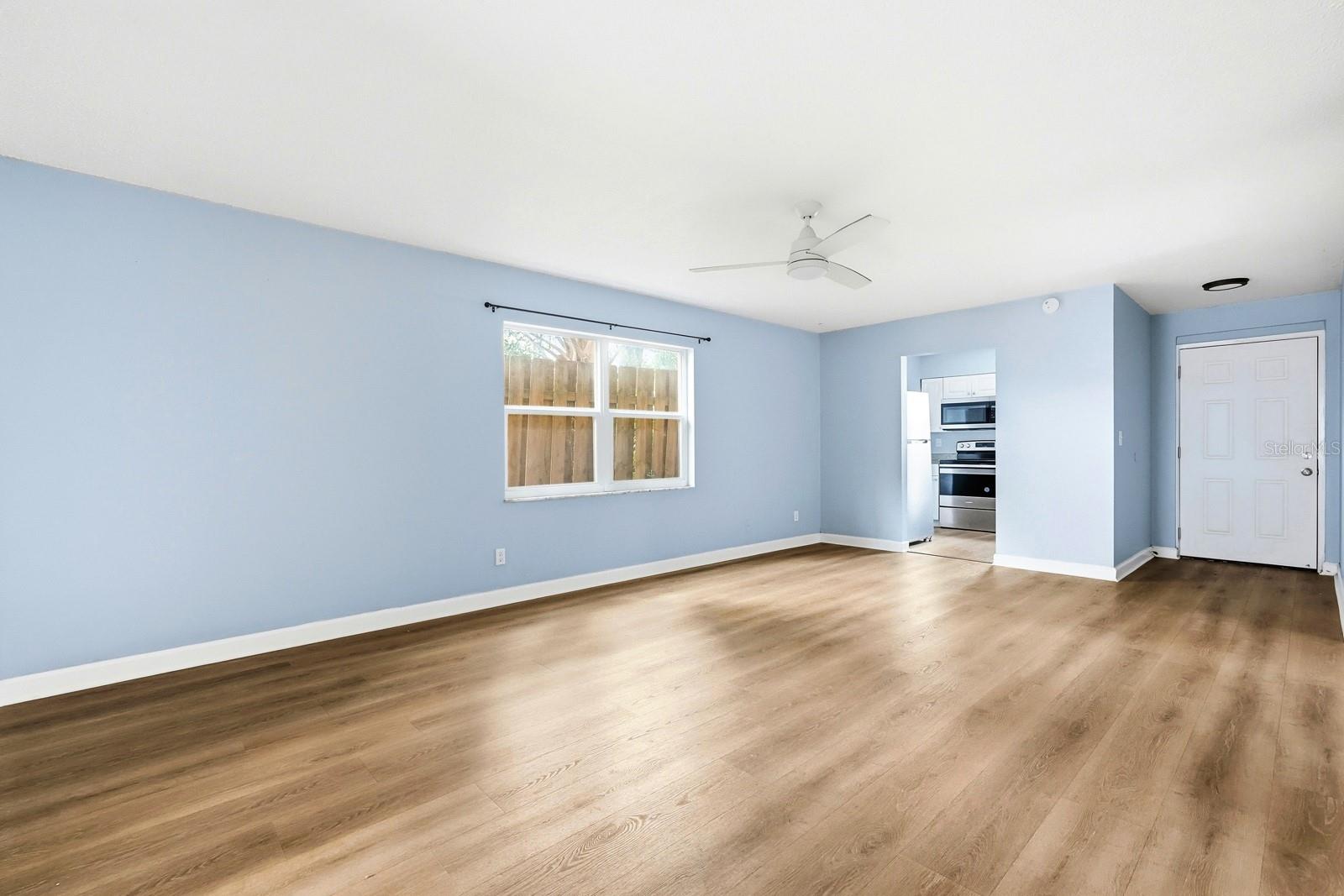 Image 11 of 41 For 805 Louisville Street