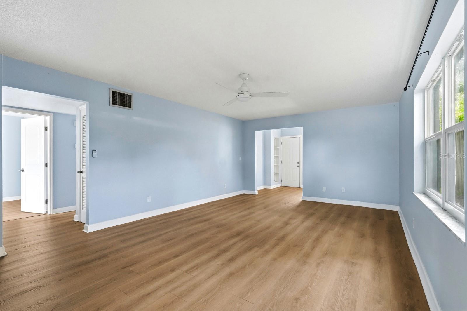 Image 16 of 41 For 805 Louisville Street