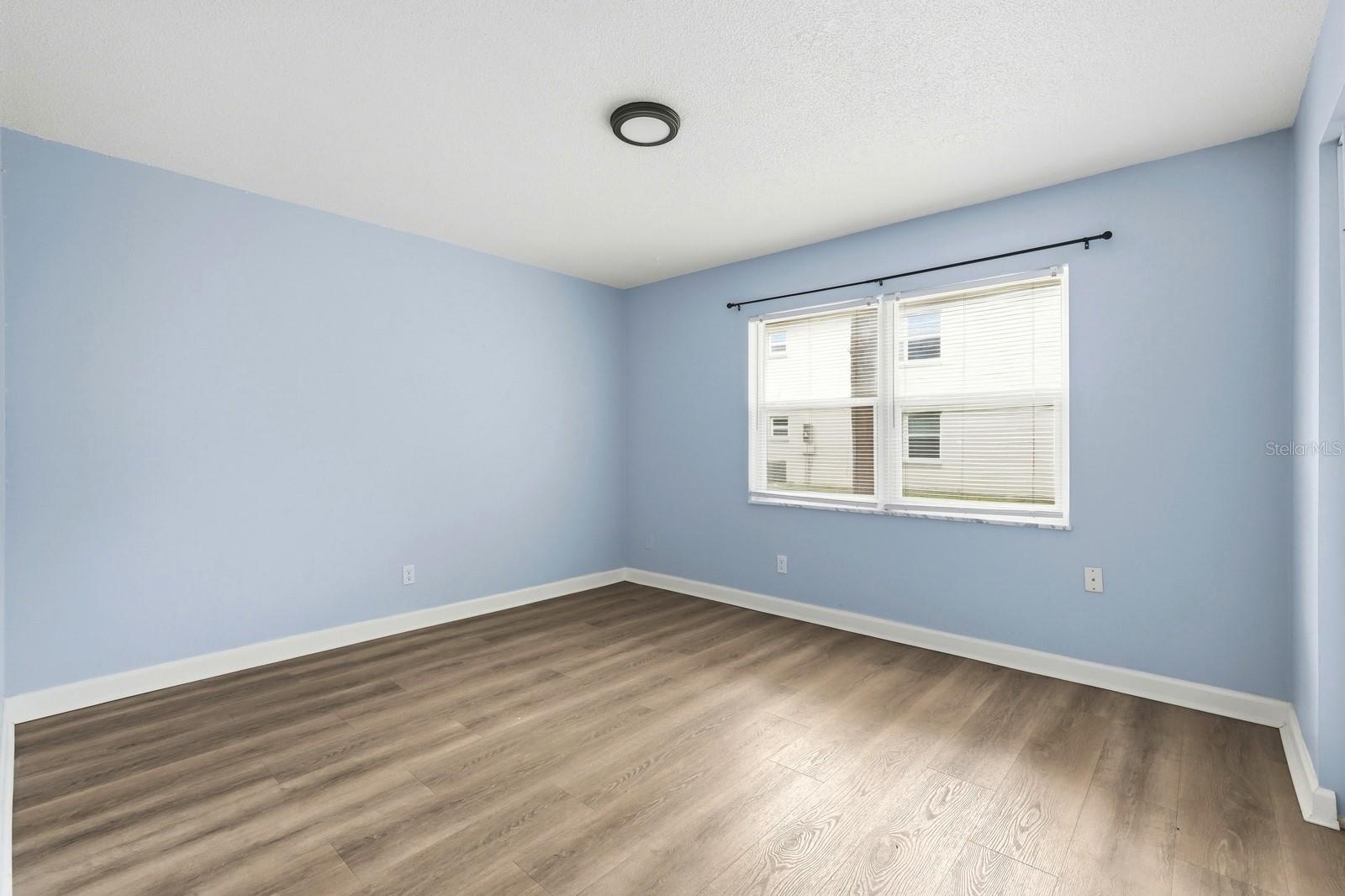 Image 19 of 41 For 805 Louisville Street