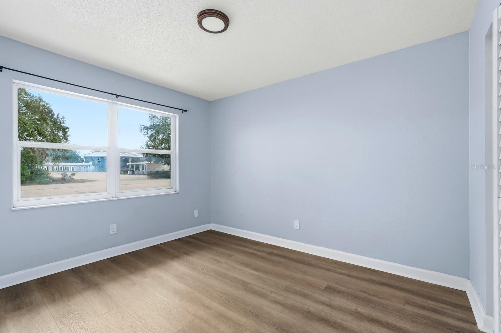 Image 21 of 41 For 805 Louisville Street