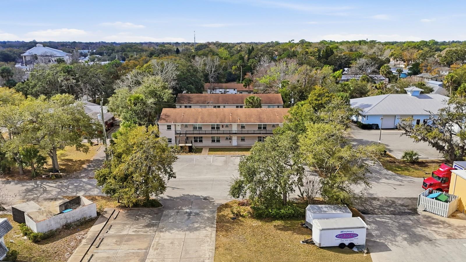 Image 32 of 41 For 805 Louisville Street