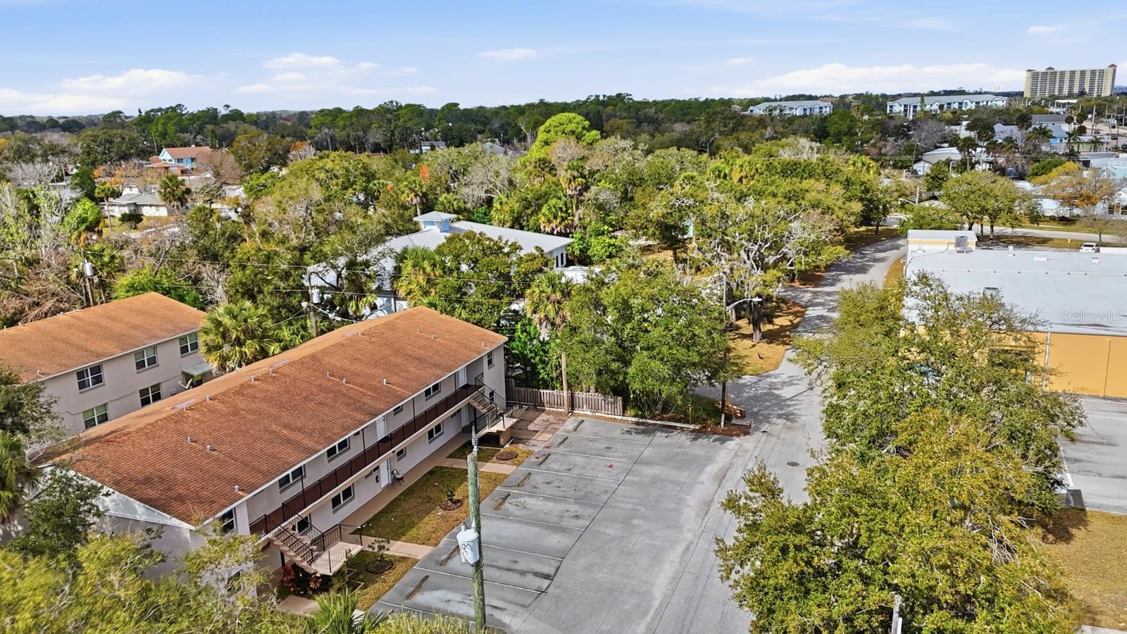 Image 33 of 41 For 805 Louisville Street