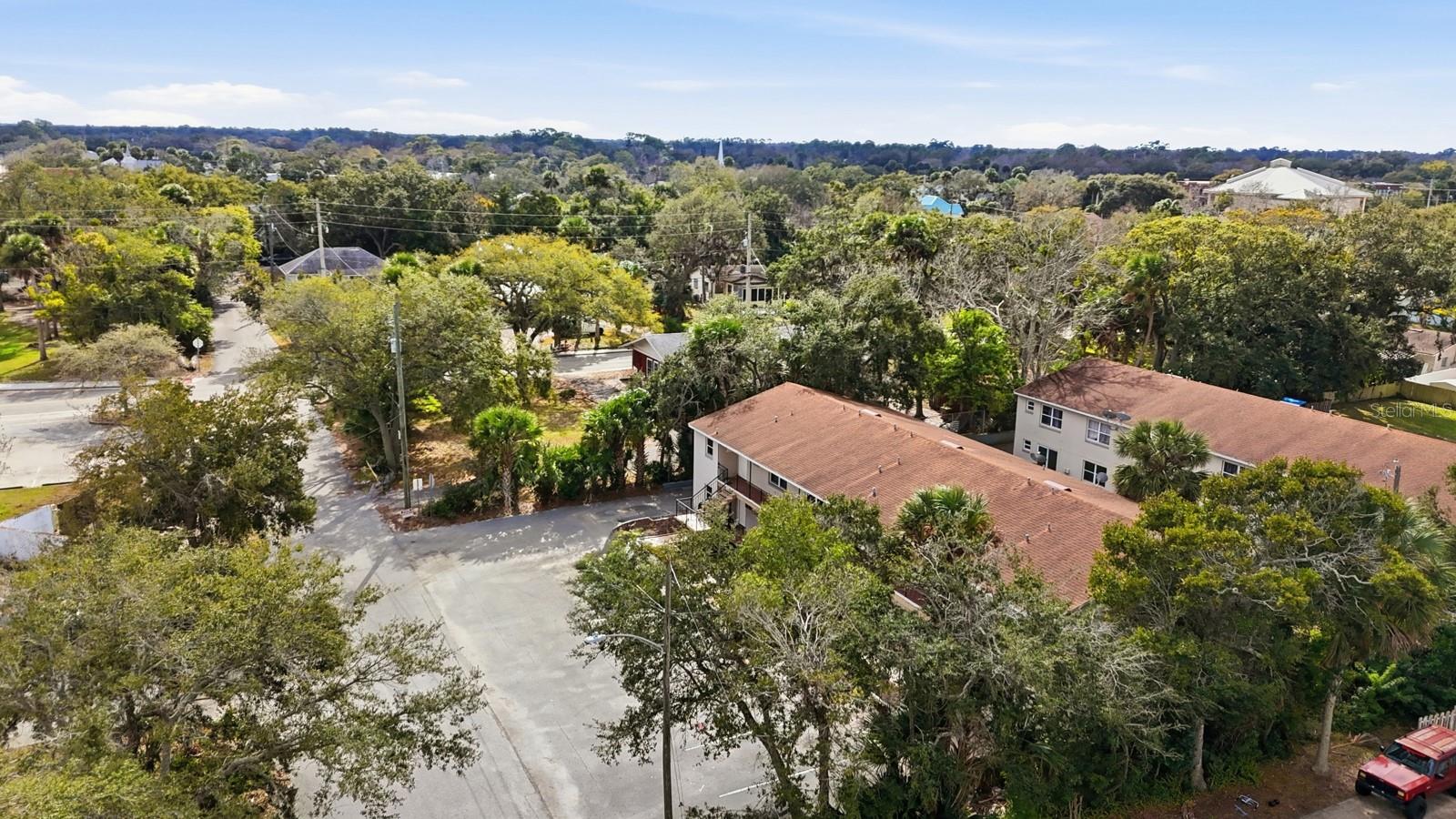 Image 34 of 41 For 805 Louisville Street