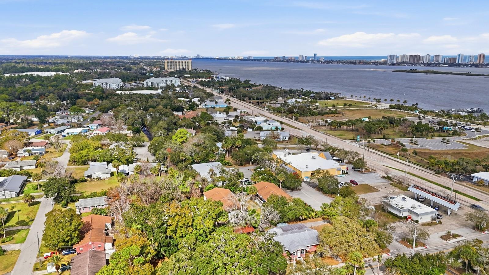 Image 39 of 41 For 805 Louisville Street