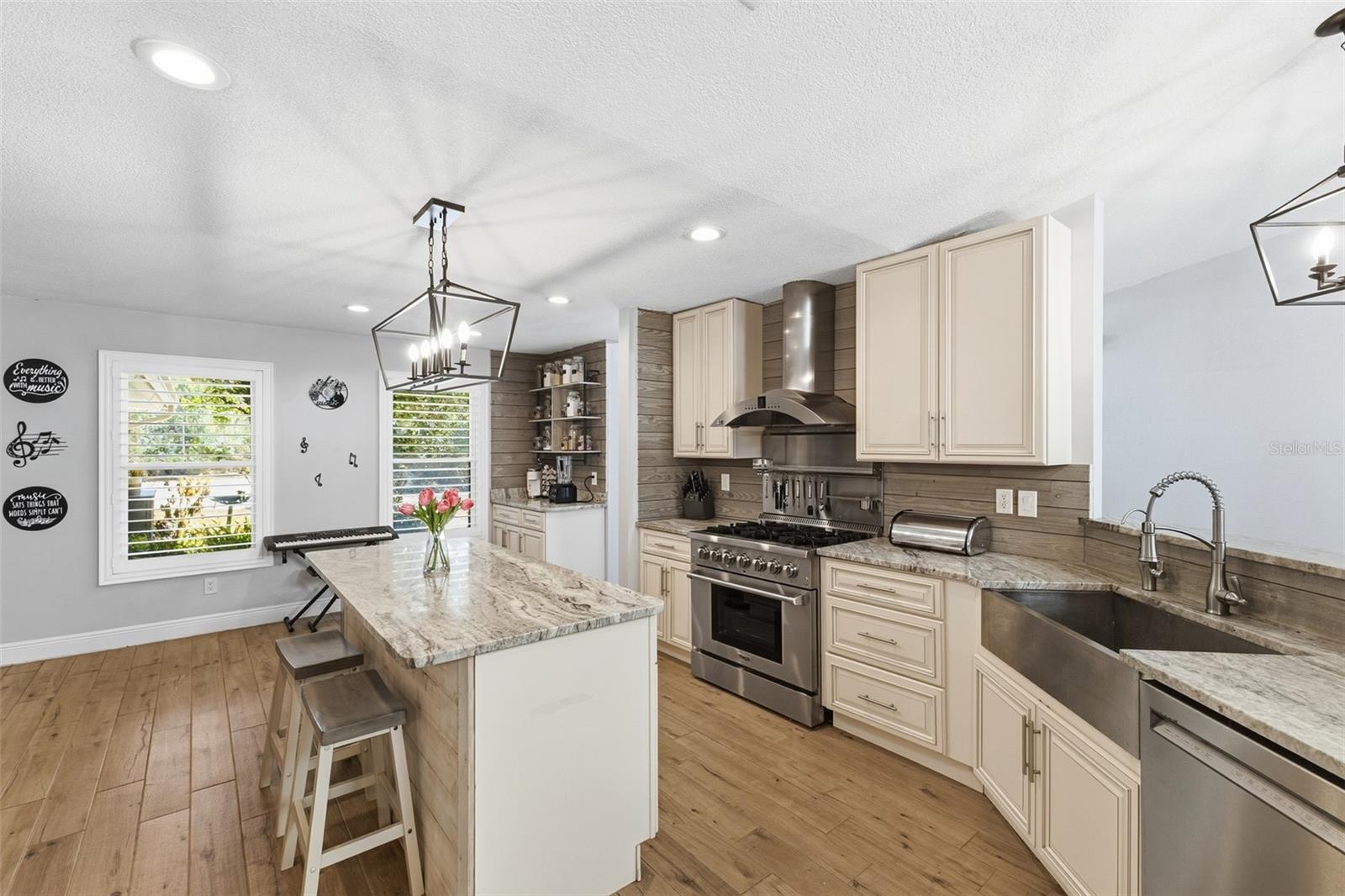 Image 23 of 100 For 717 Breckenridge Drive