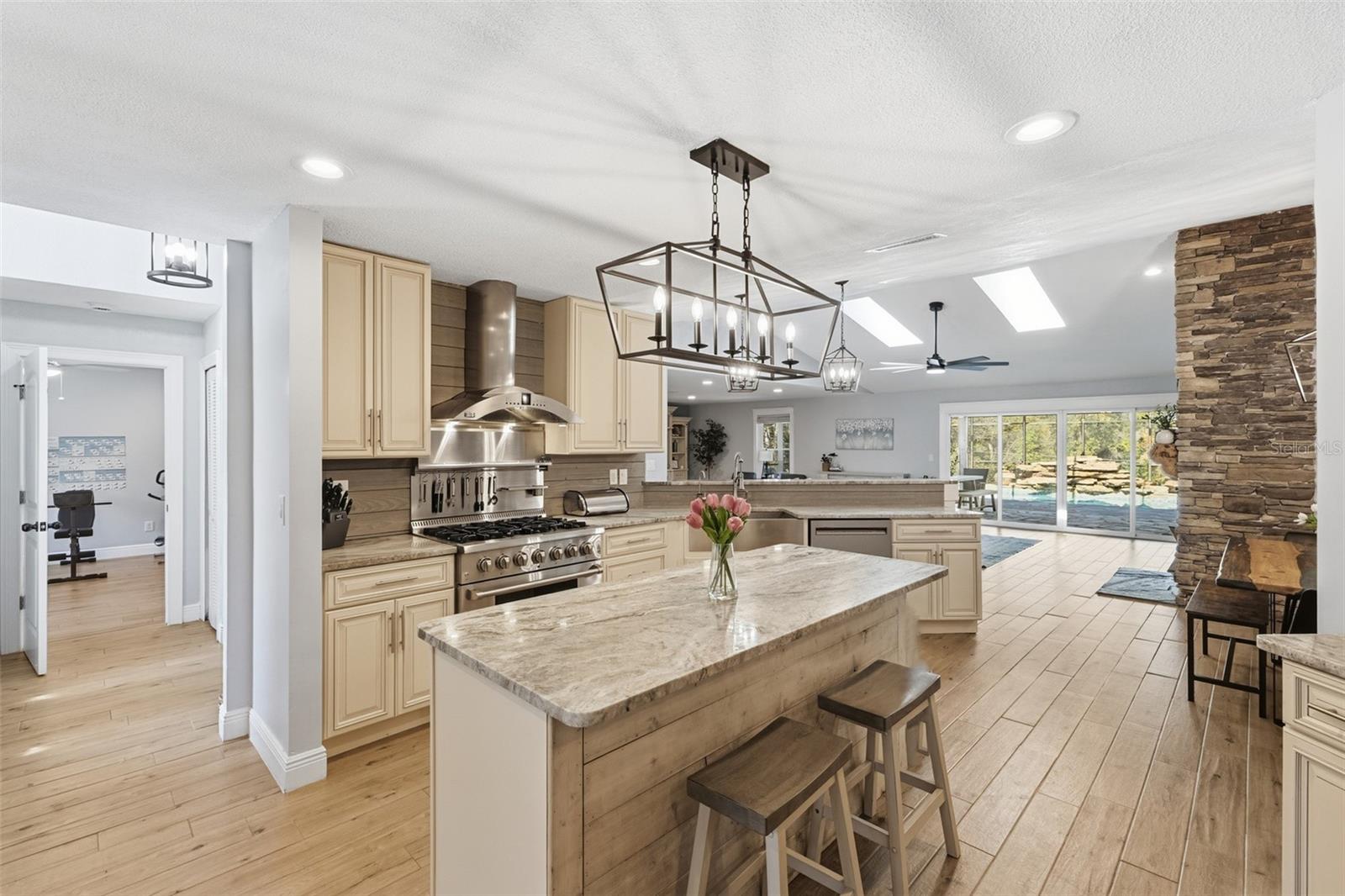 Image 24 of 100 For 717 Breckenridge Drive