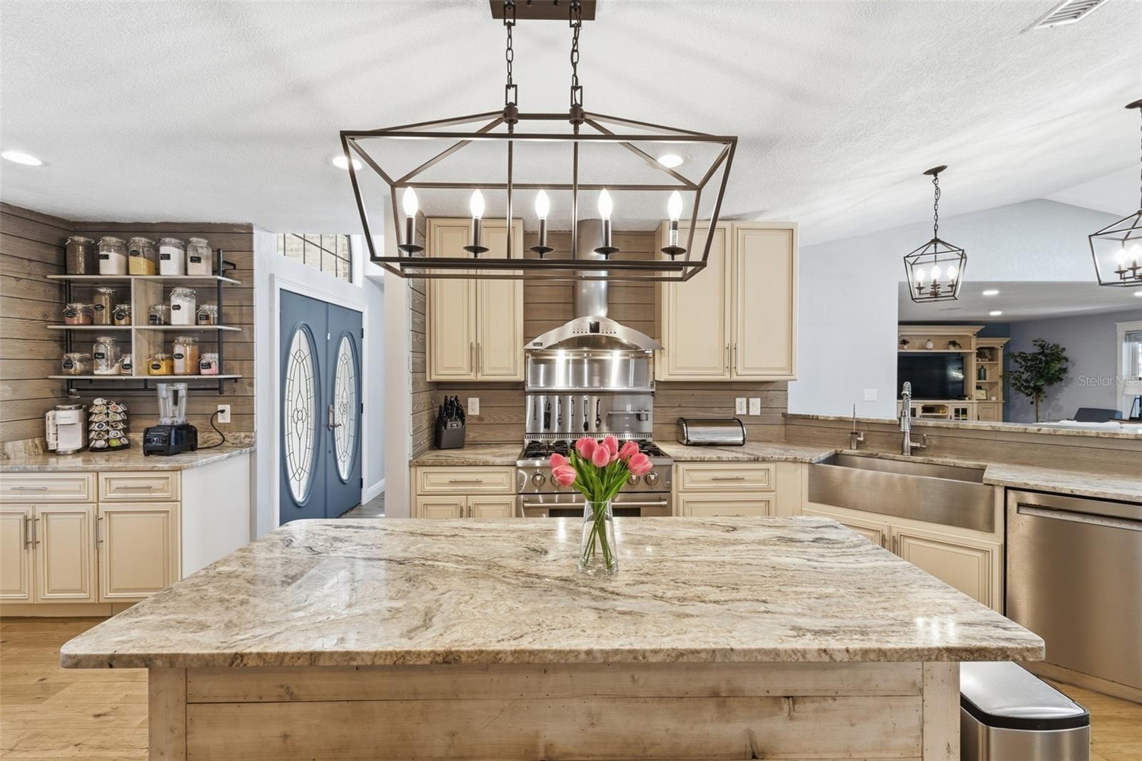 Image 25 of 100 For 717 Breckenridge Drive