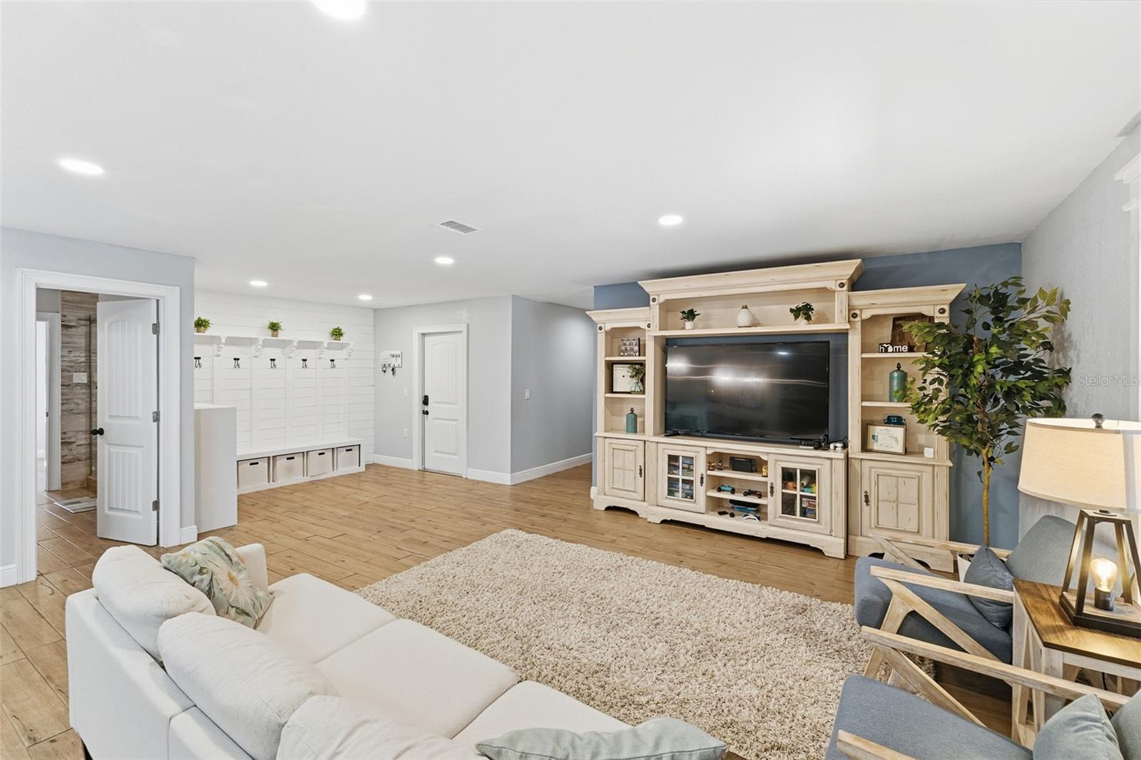 Image 32 of 100 For 717 Breckenridge Drive