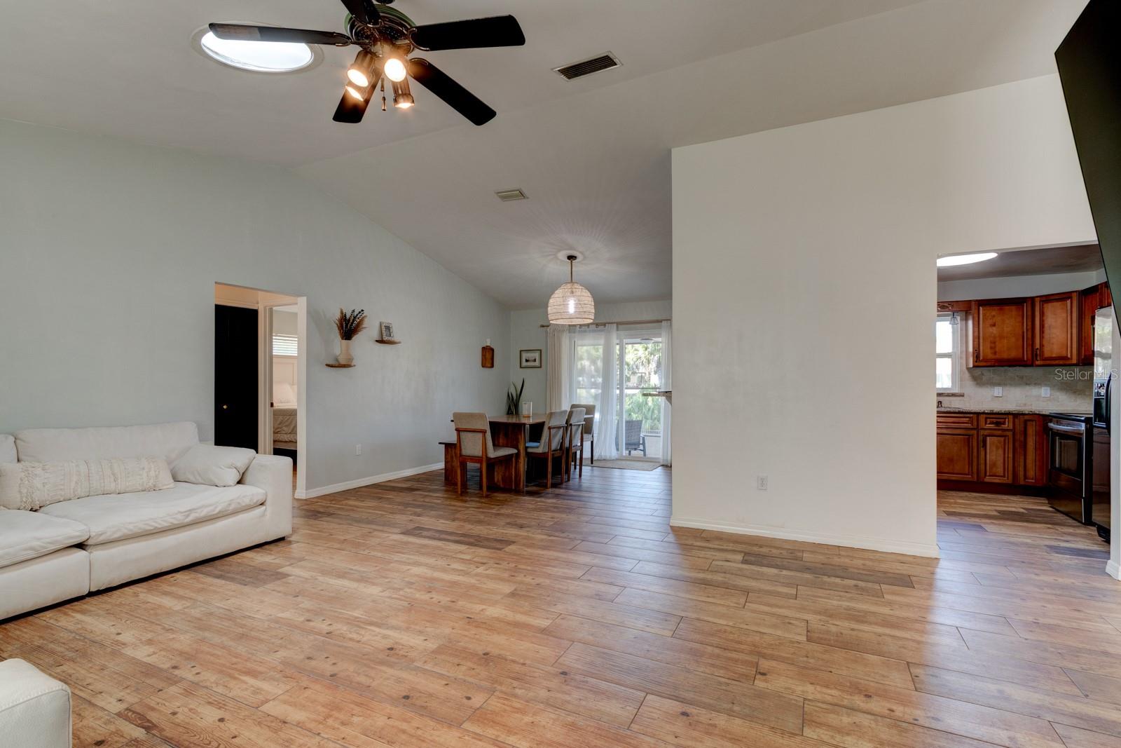 Image 6 of 40 For 117 Azalea Road