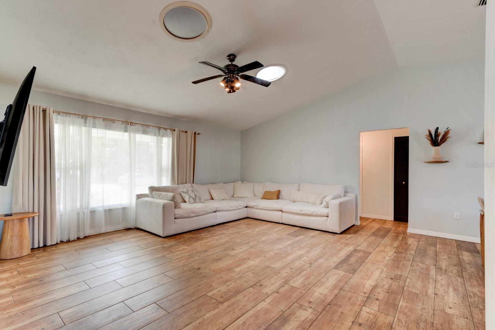 Image 7 of 40 For 117 Azalea Road