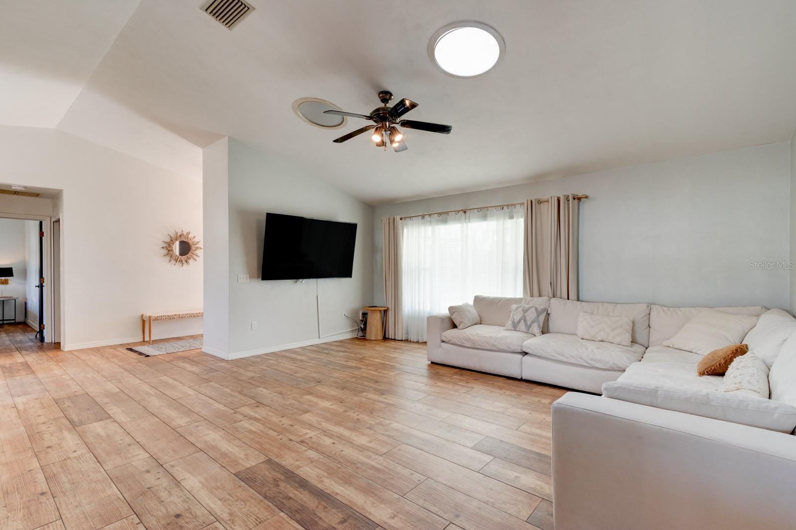 Image 9 of 40 For 117 Azalea Road