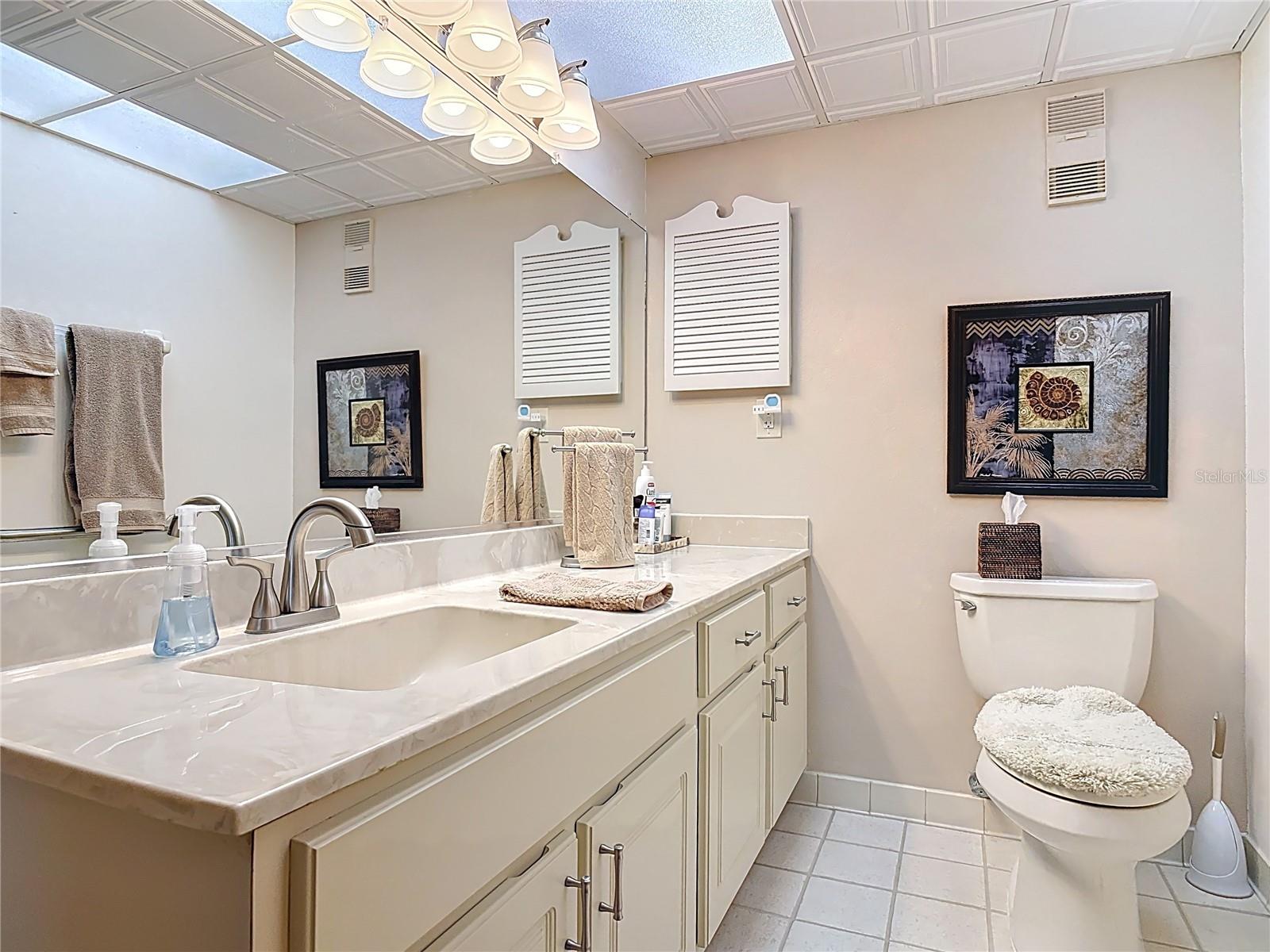 Image 16 of 43 For 5207 Atlantic Avenue 822