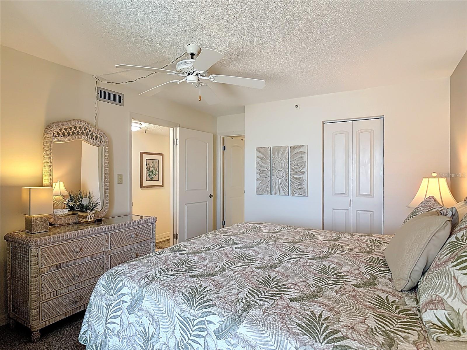 Image 32 of 43 For 5207 Atlantic Avenue 822