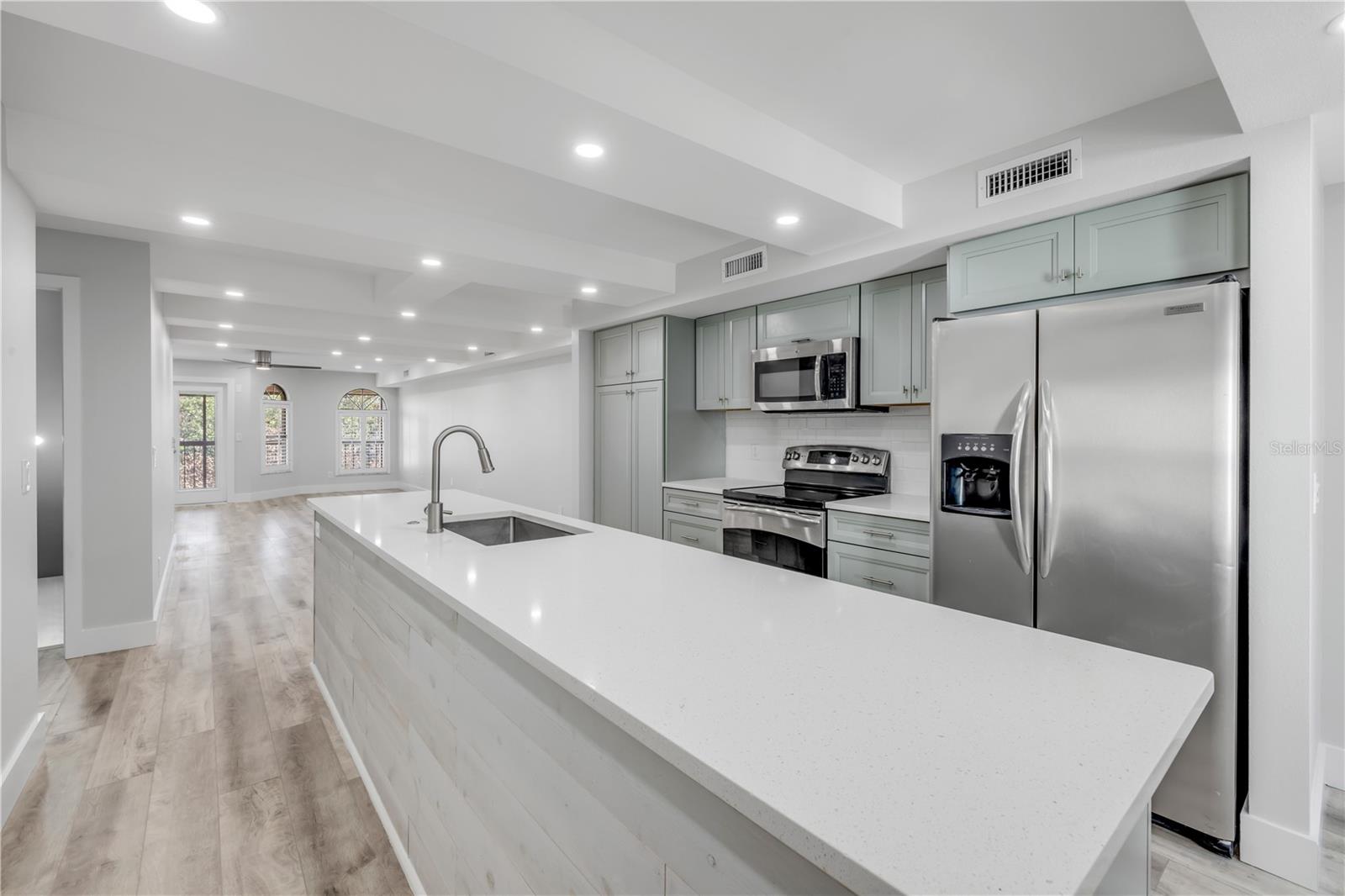 Image 11 of 80 For 135 Marina Bay Drive