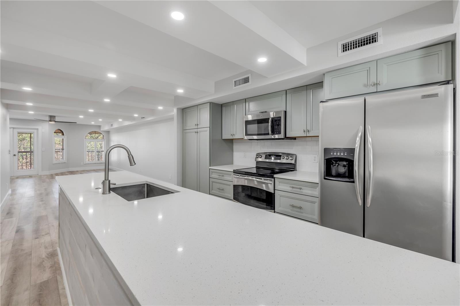 Image 14 of 80 For 135 Marina Bay Drive