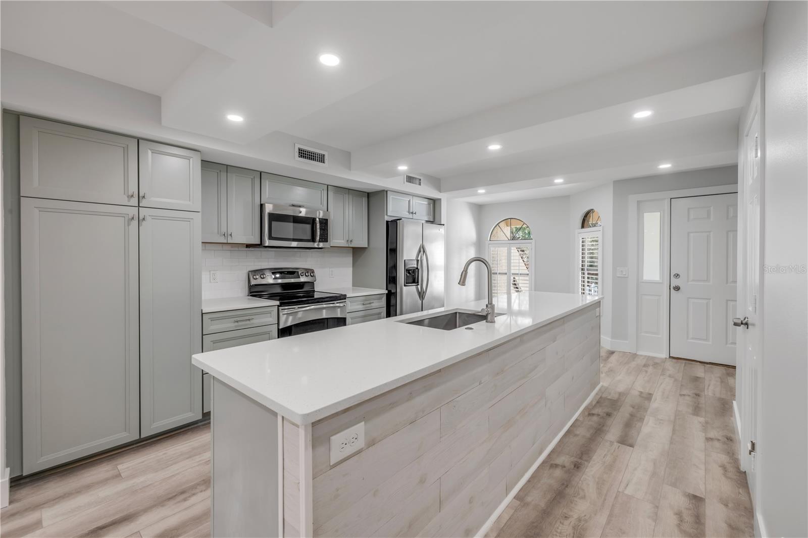 Image 15 of 80 For 135 Marina Bay Drive