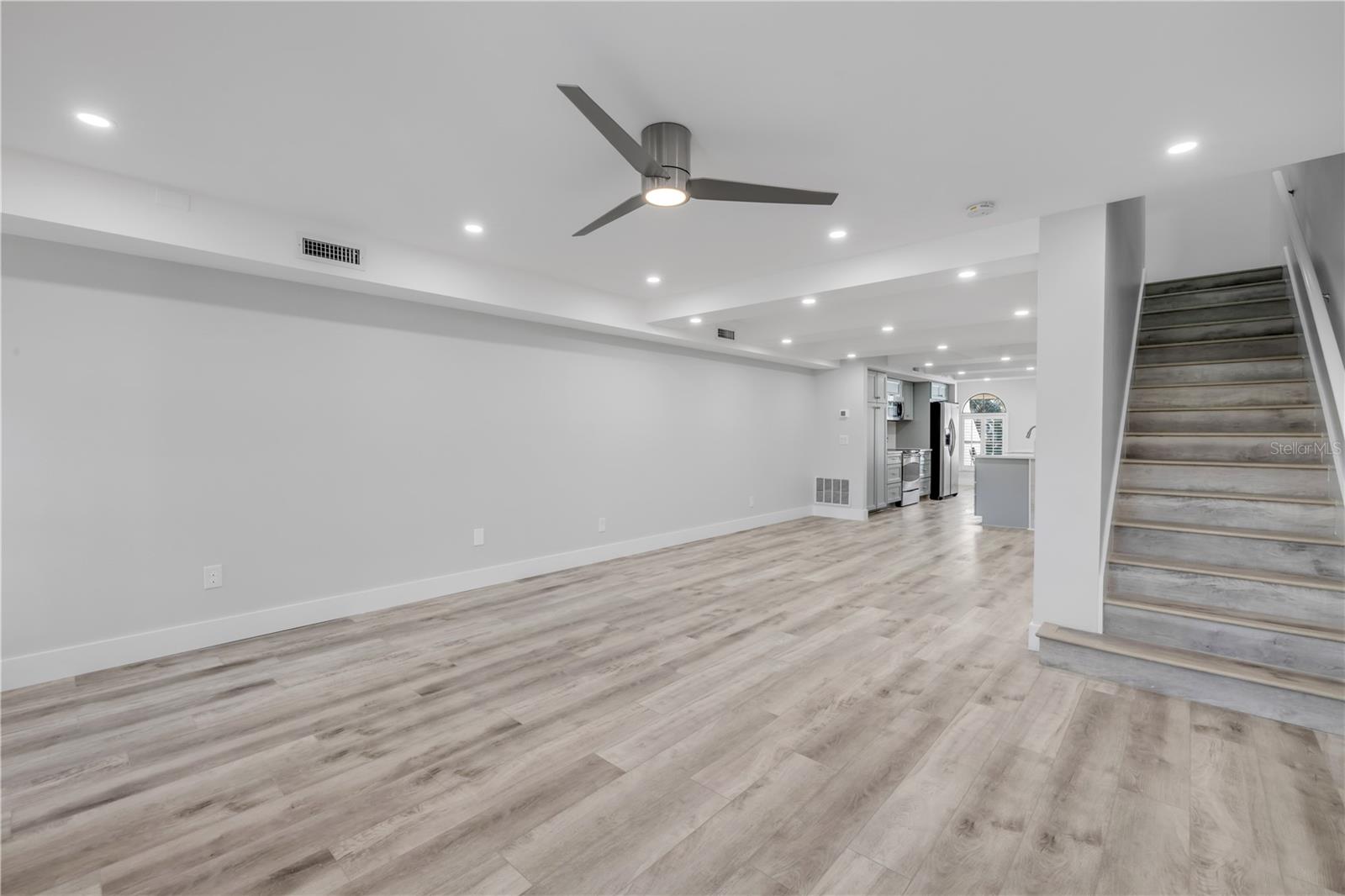 Image 24 of 80 For 135 Marina Bay Drive