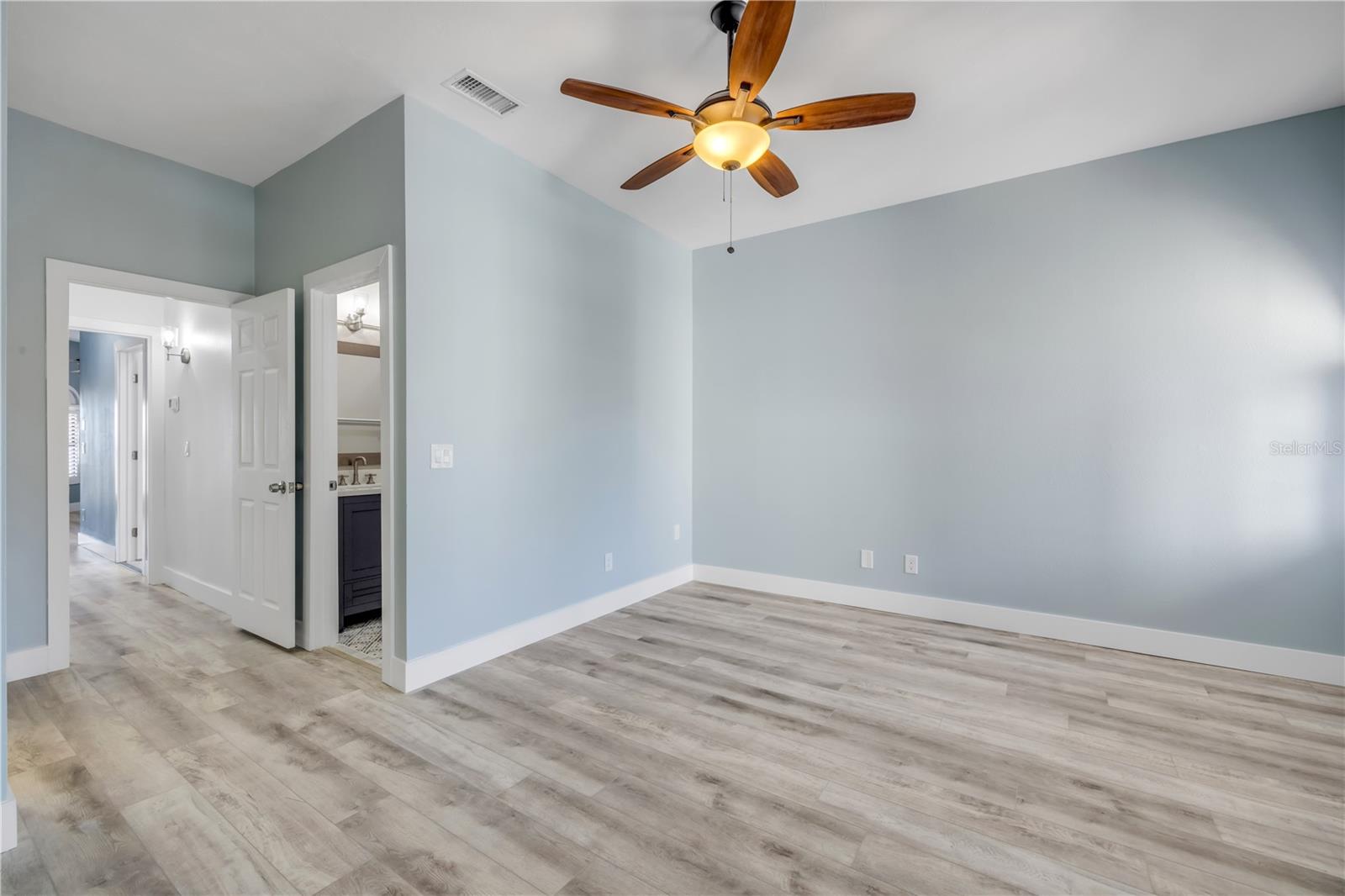 Image 39 of 80 For 135 Marina Bay Drive