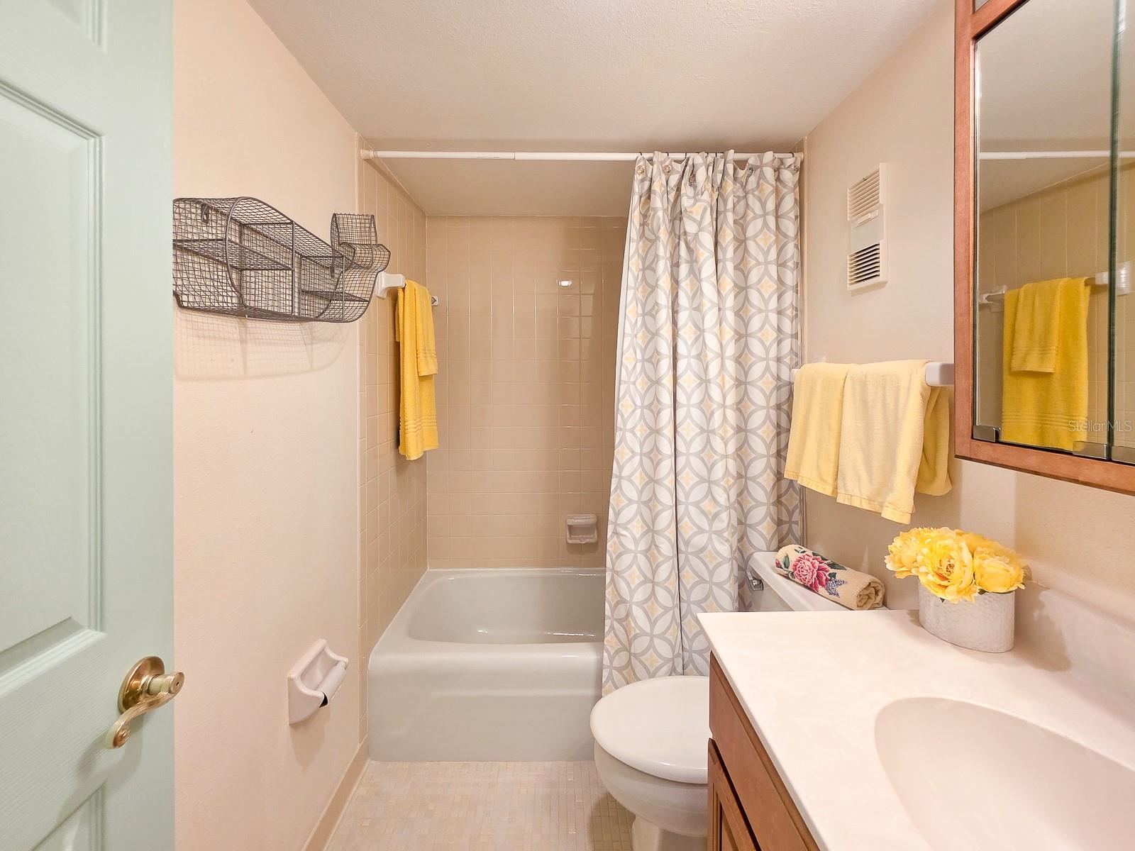 Image 31 of 61 For 3606 Peninsula Drive 208