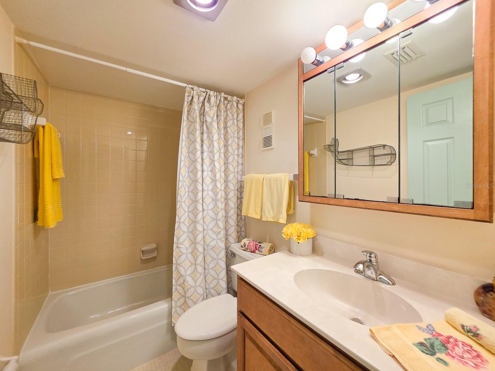 Image 32 of 61 For 3606 Peninsula Drive 208