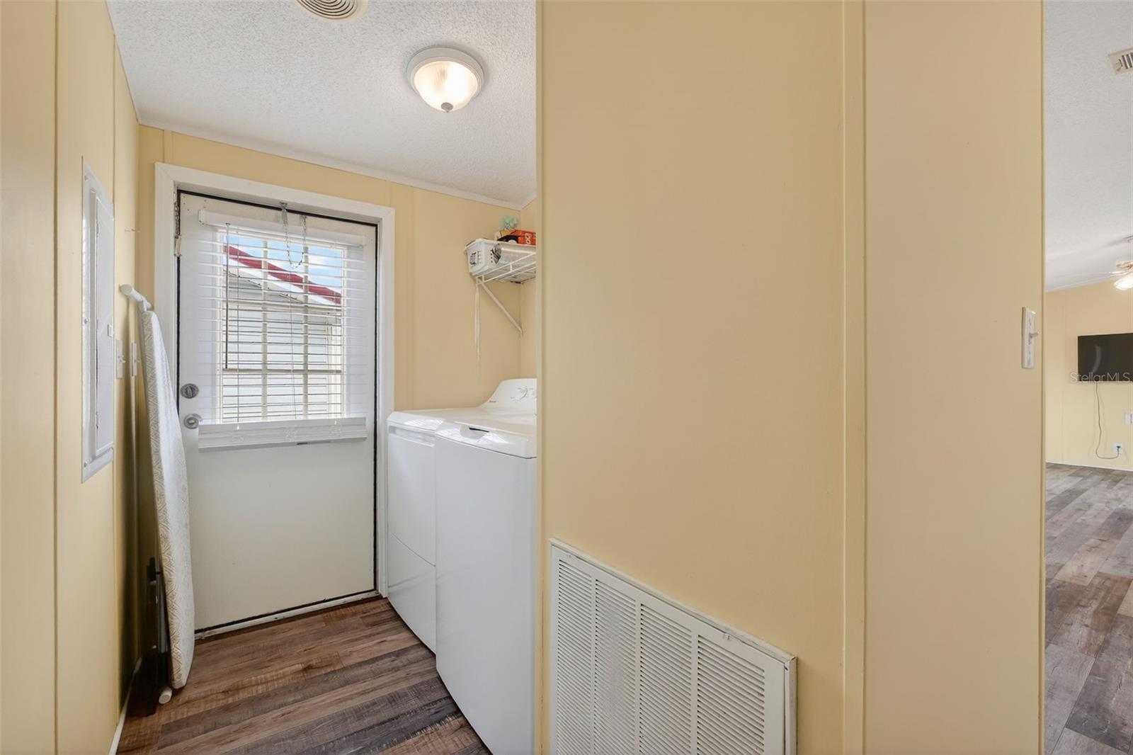 Image 35 of 47 For 153 Gary Avenue