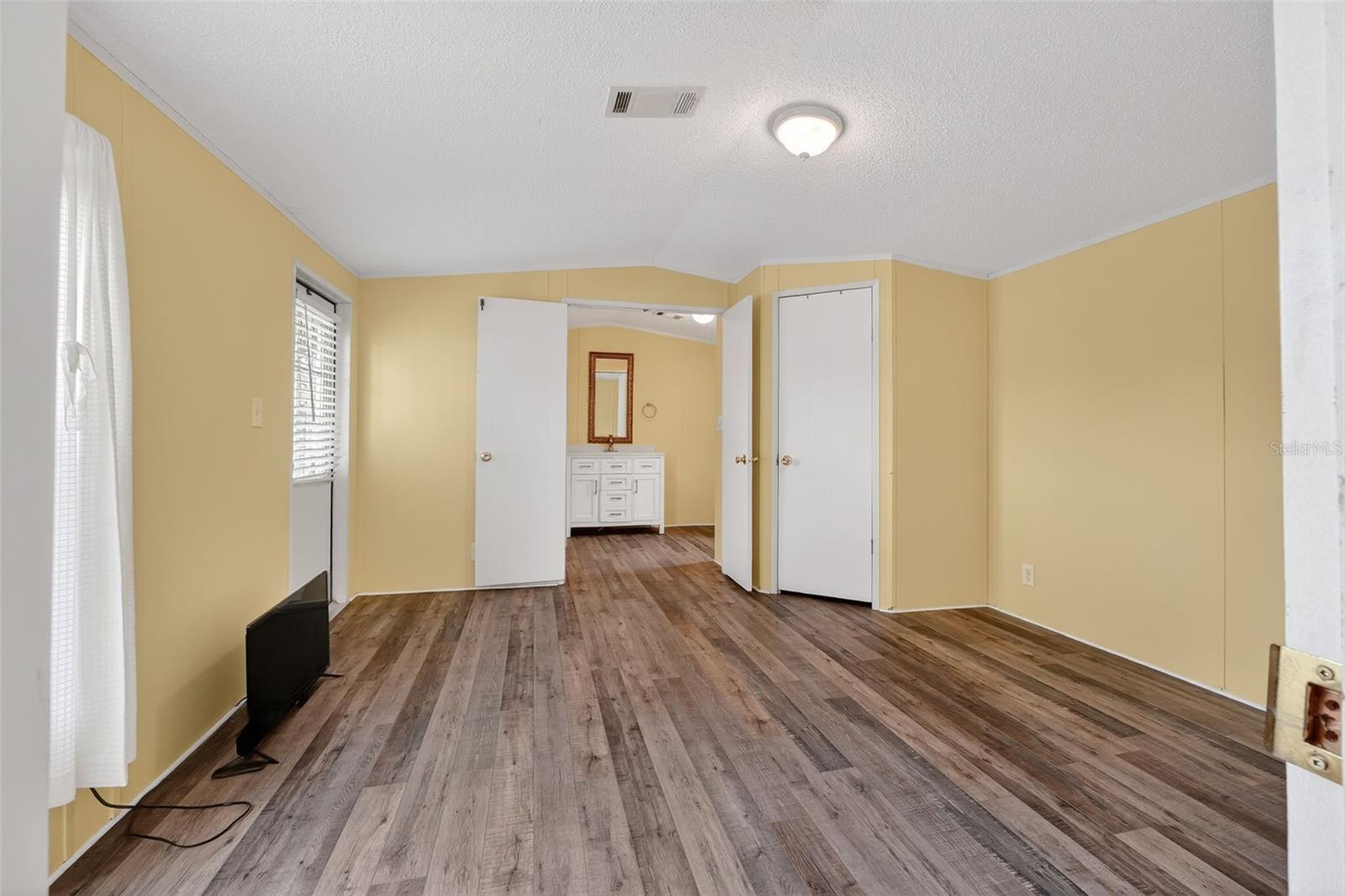 Image 37 of 47 For 153 Gary Avenue