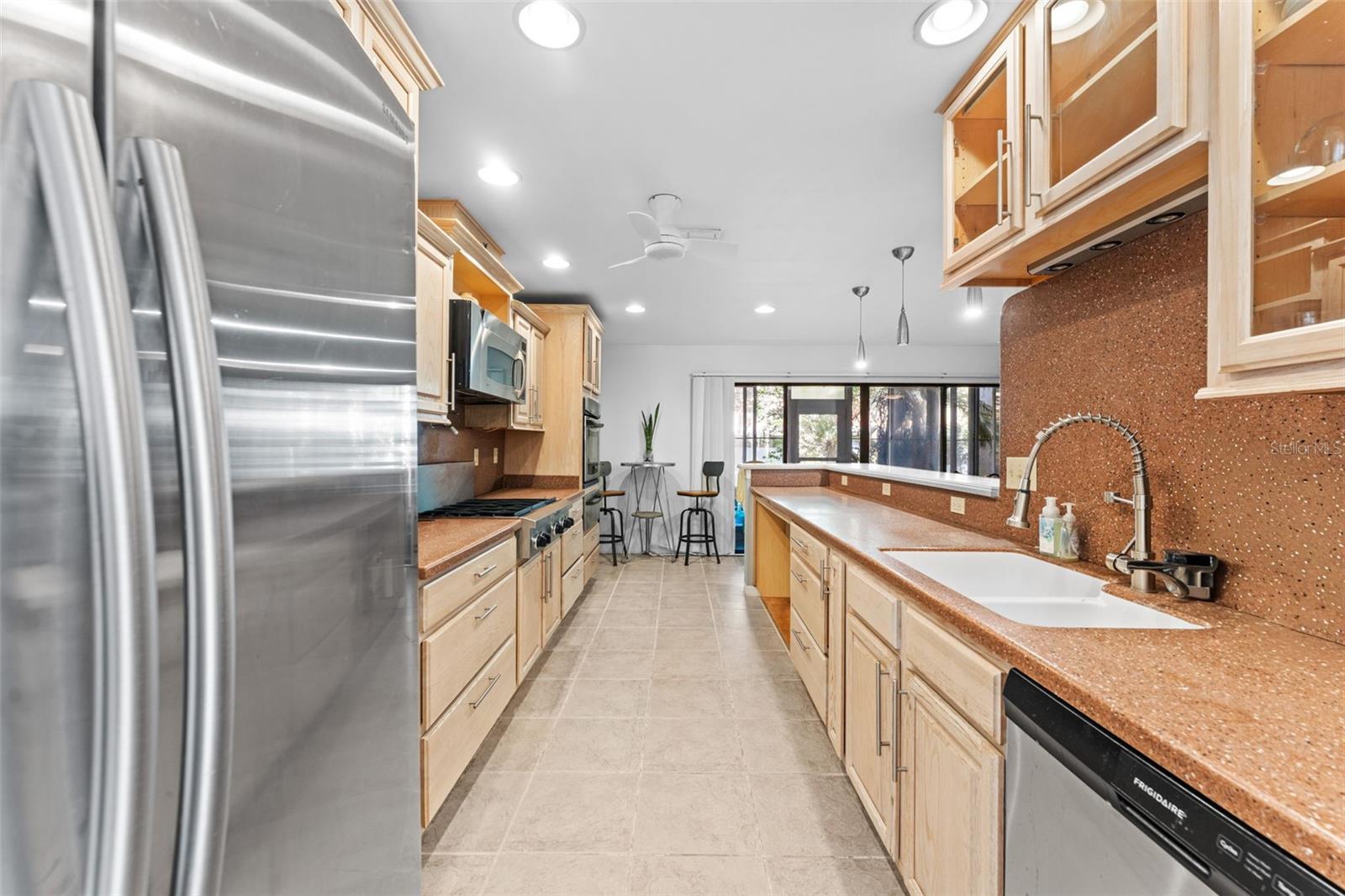 Image 11 of 41 For 178 Bluefish Place 5-10