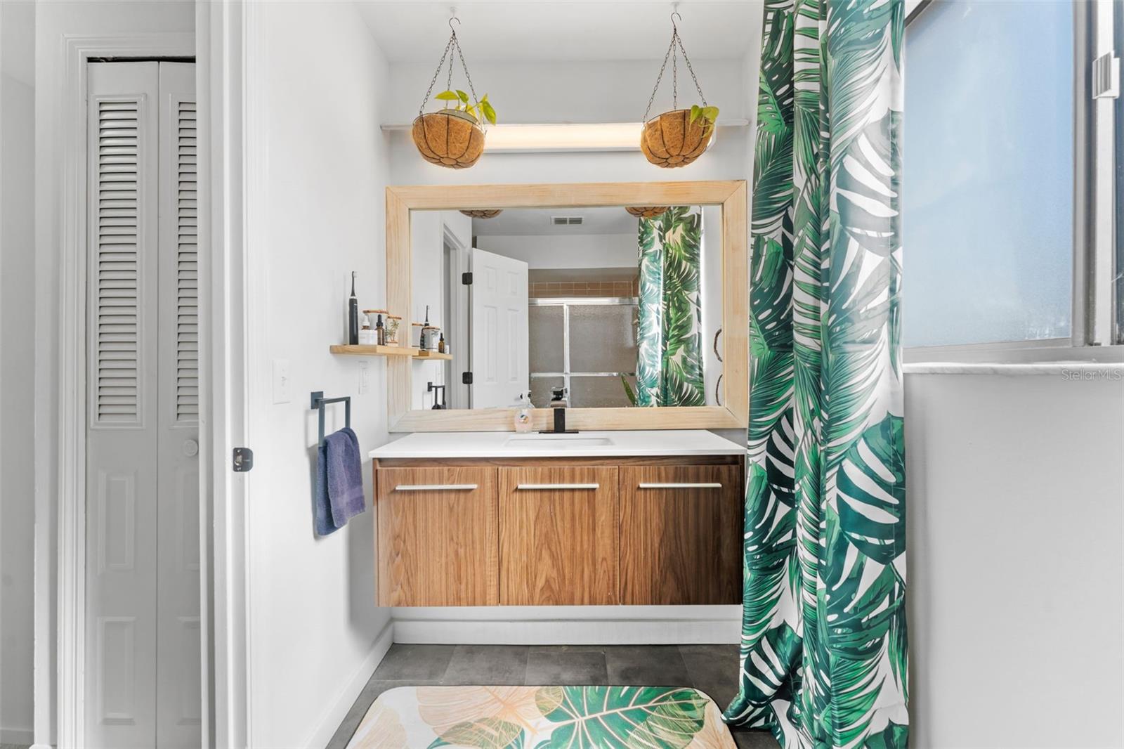 Image 23 of 41 For 178 Bluefish Place 5-10