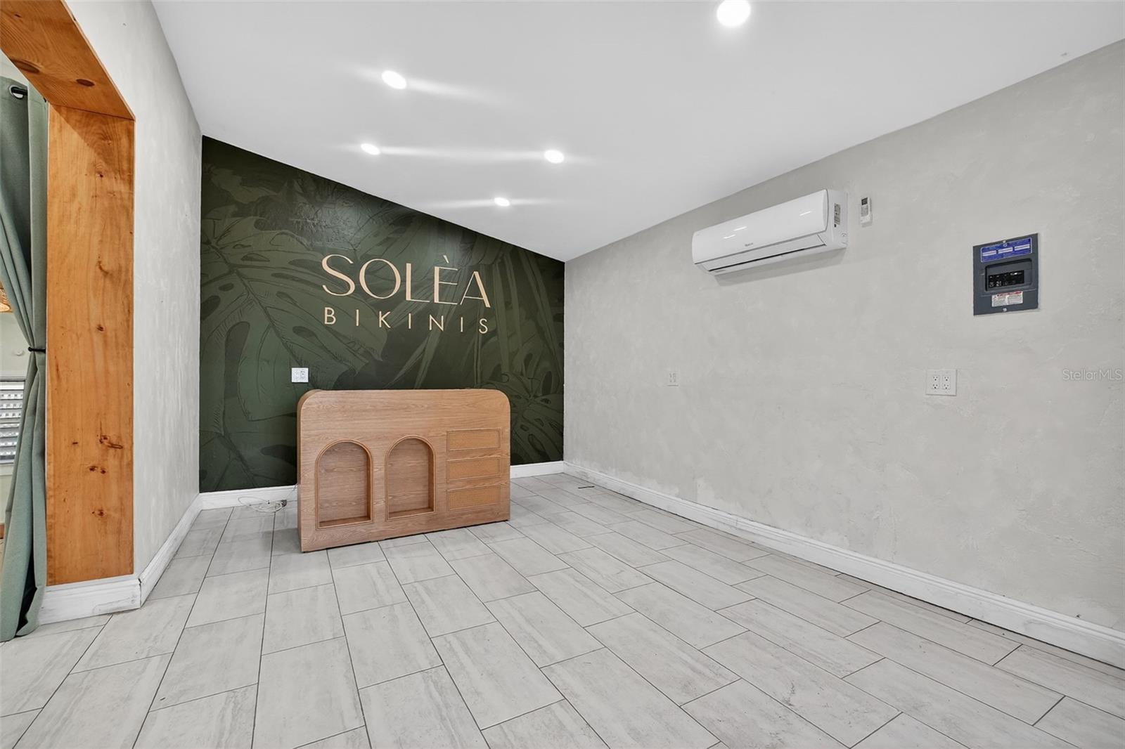 Image 27 of 44 For 411 Flagler Avenue 1