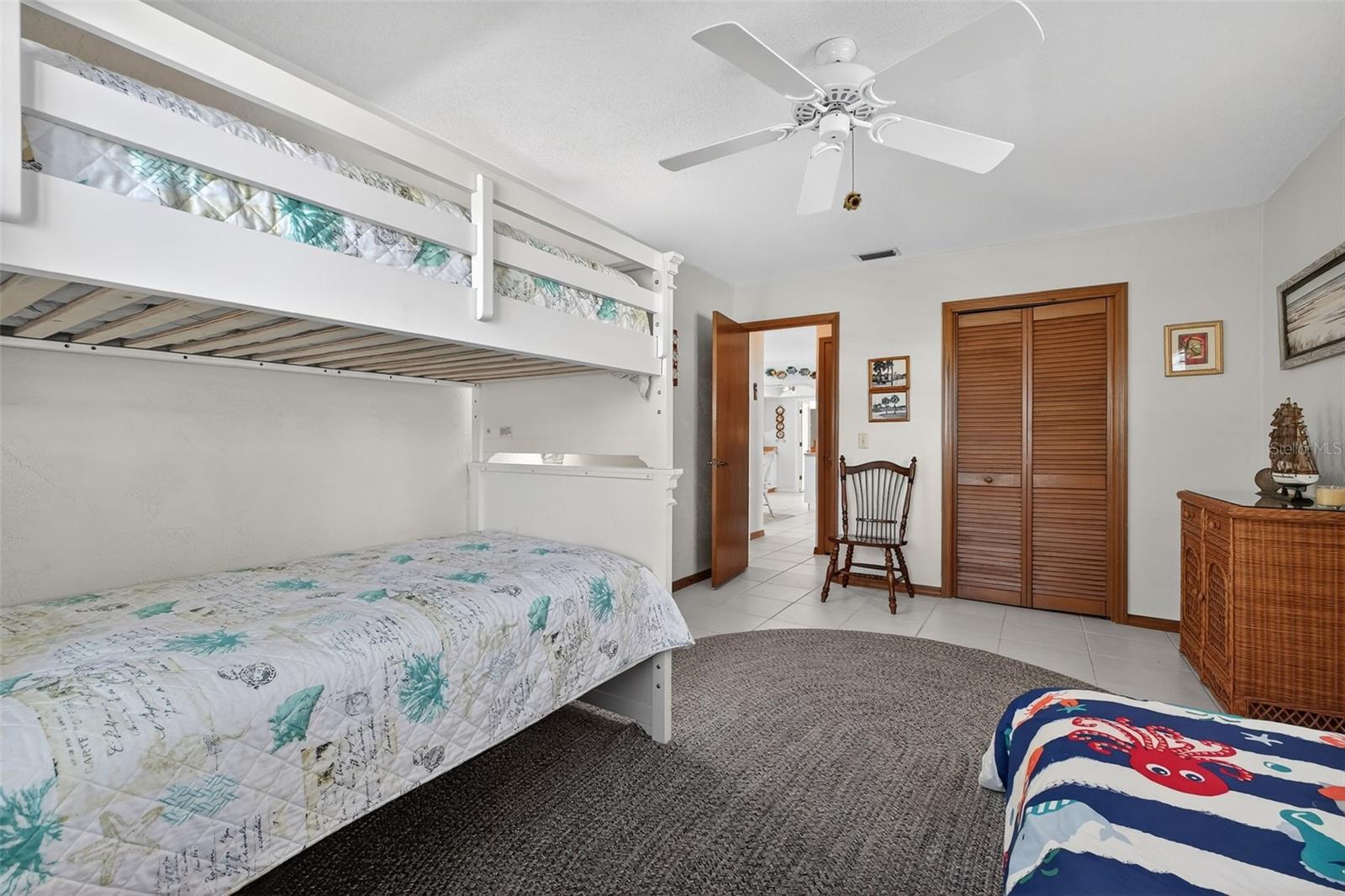 Image 24 of 68 For 923 Locust Street