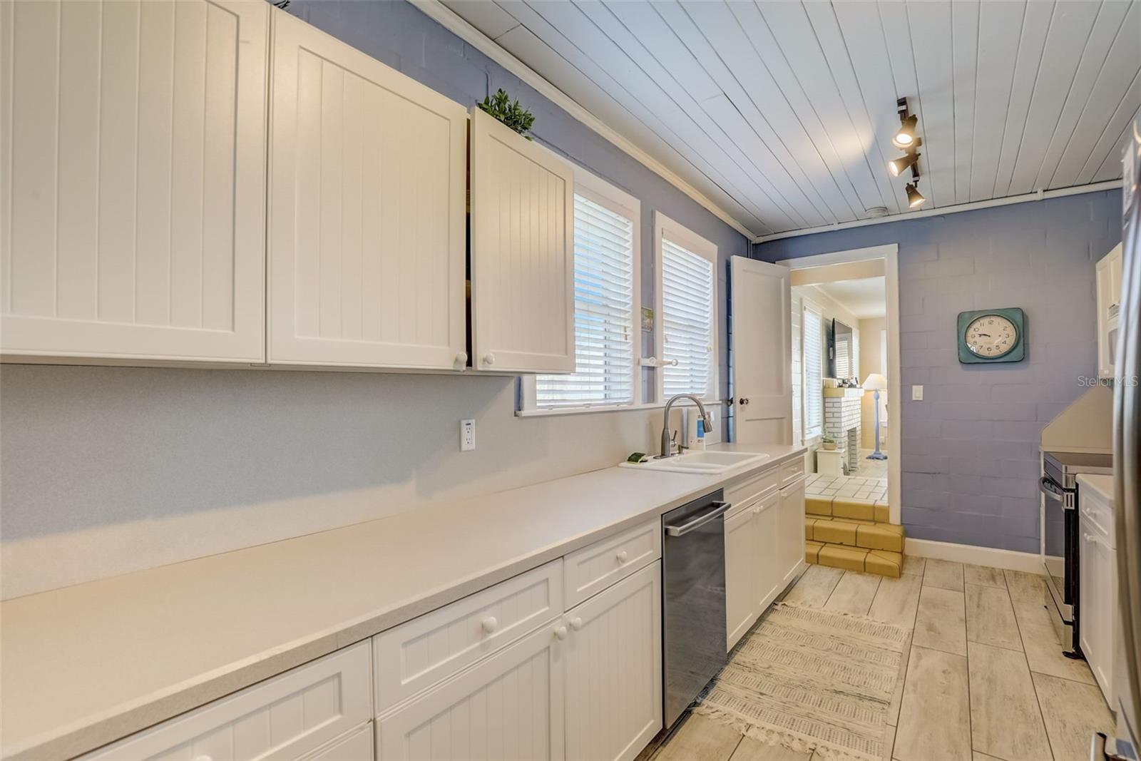 Image 32 of 59 For 2101 Hill Street