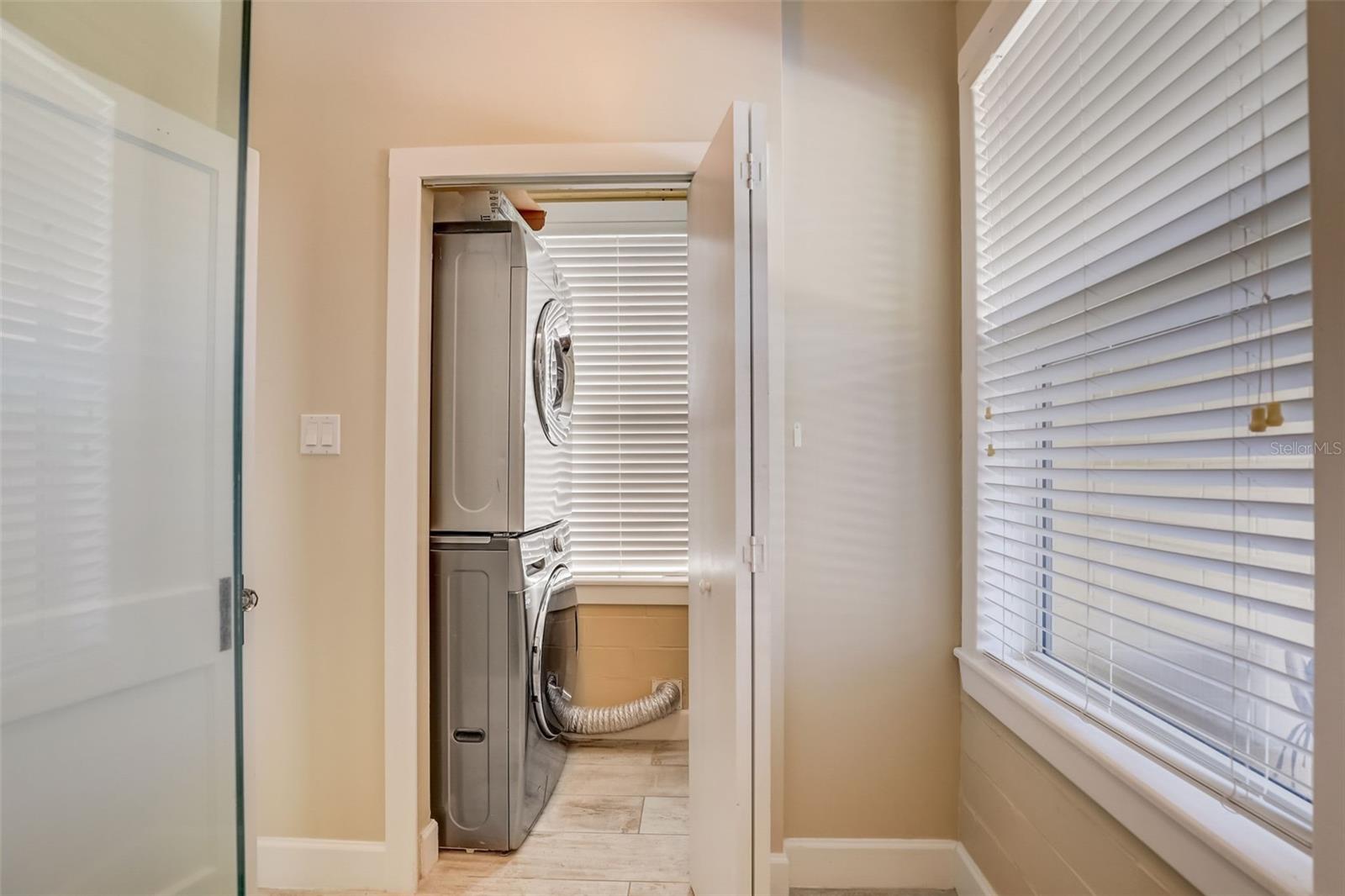 Image 43 of 59 For 2101 Hill Street