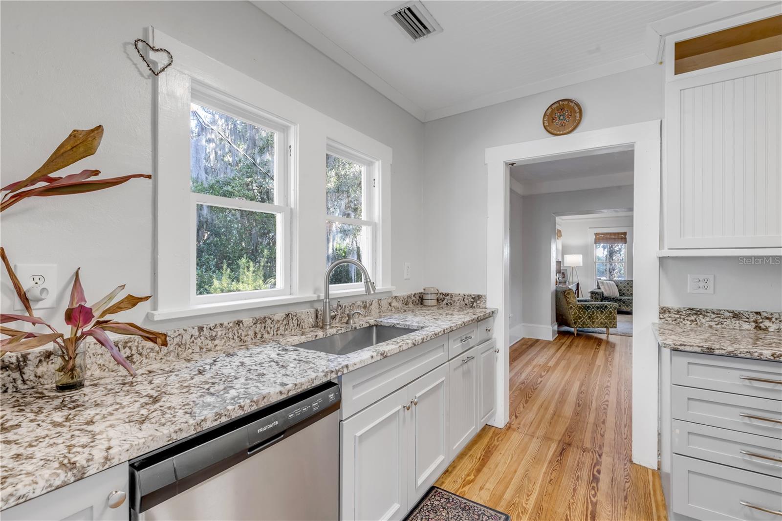 Image 27 of 72 For 3054 Dixie Freeway