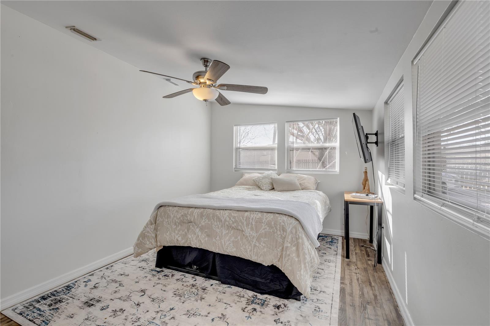 Image 39 of 72 For 3054 Dixie Freeway