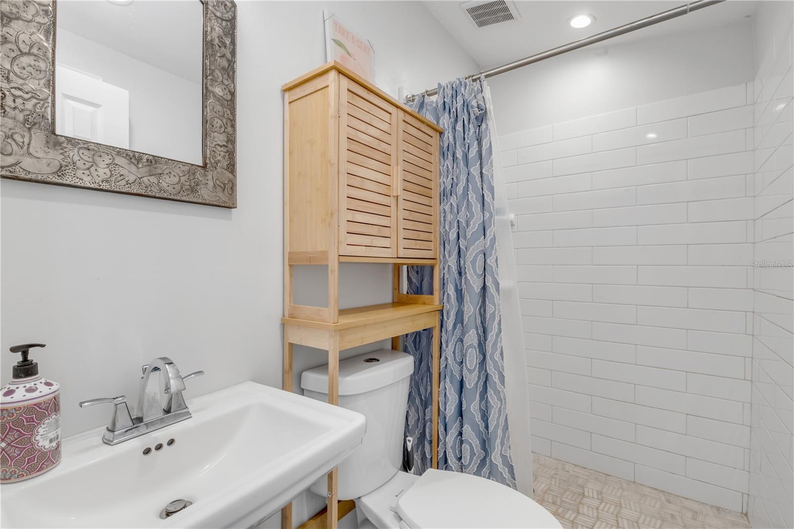 Image 41 of 72 For 3054 Dixie Freeway