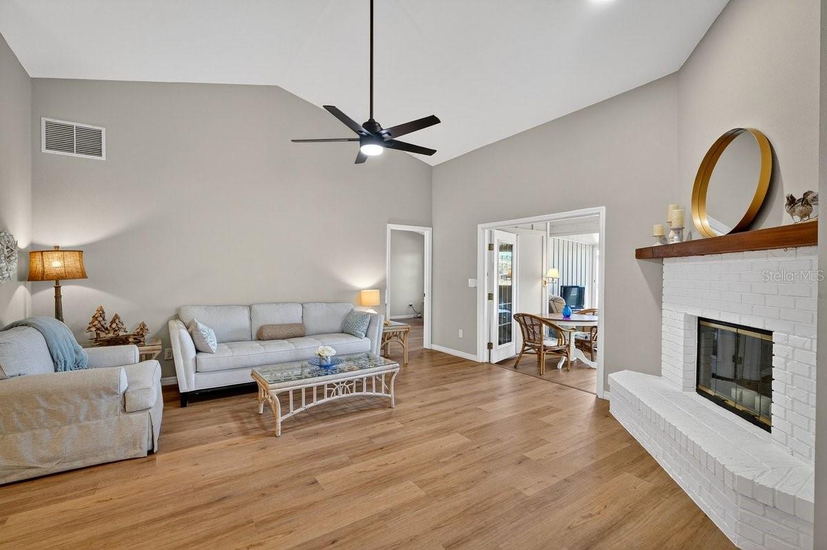 Image 25 of 55 For 701 Pine Shores Circle