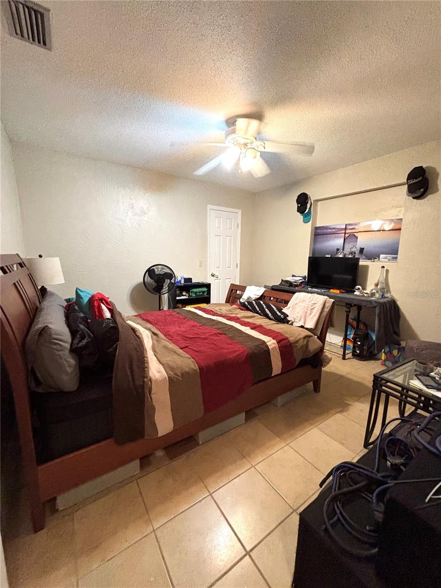 Image 10 of 24 For 6 Fairgreen Avenue