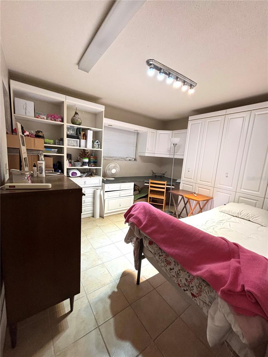 Image 12 of 24 For 6 Fairgreen Avenue