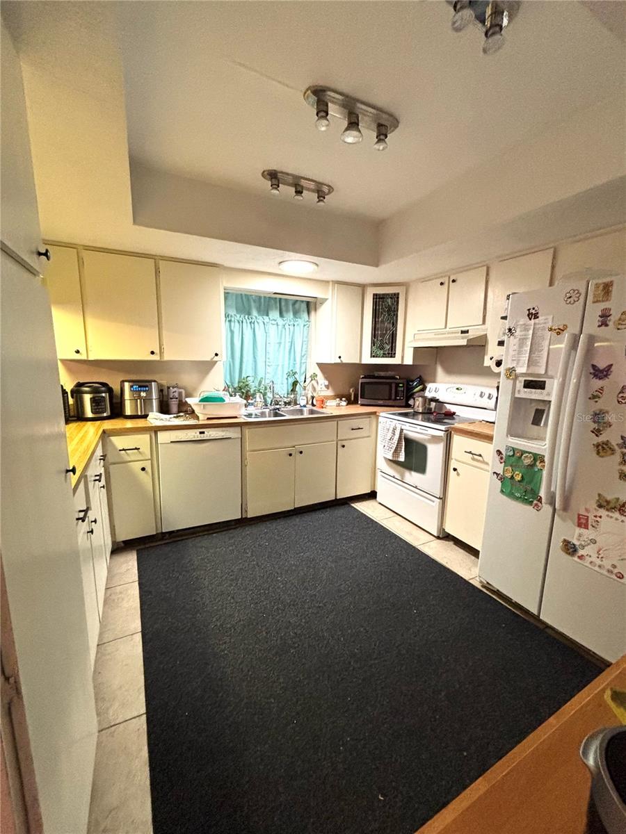 Image 16 of 24 For 6 Fairgreen Avenue