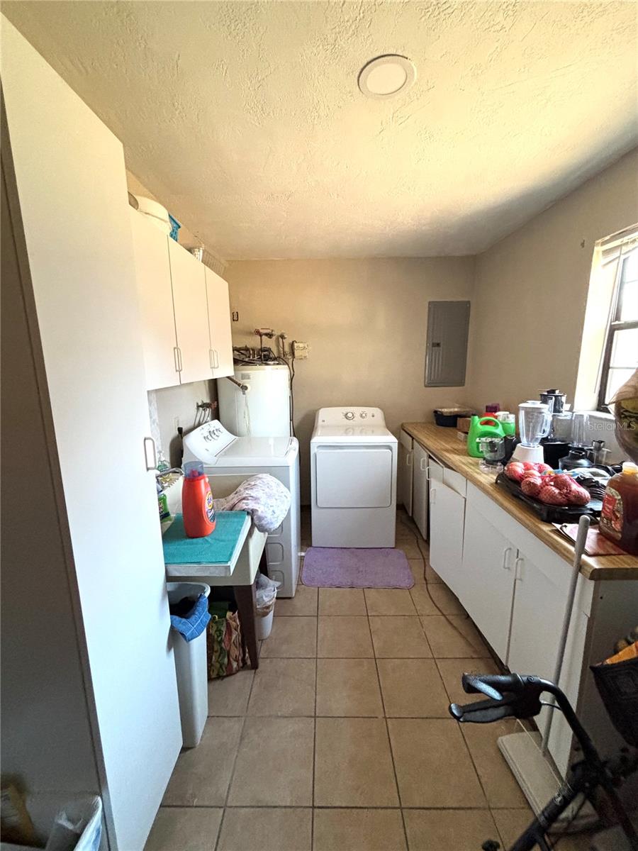 Image 18 of 24 For 6 Fairgreen Avenue