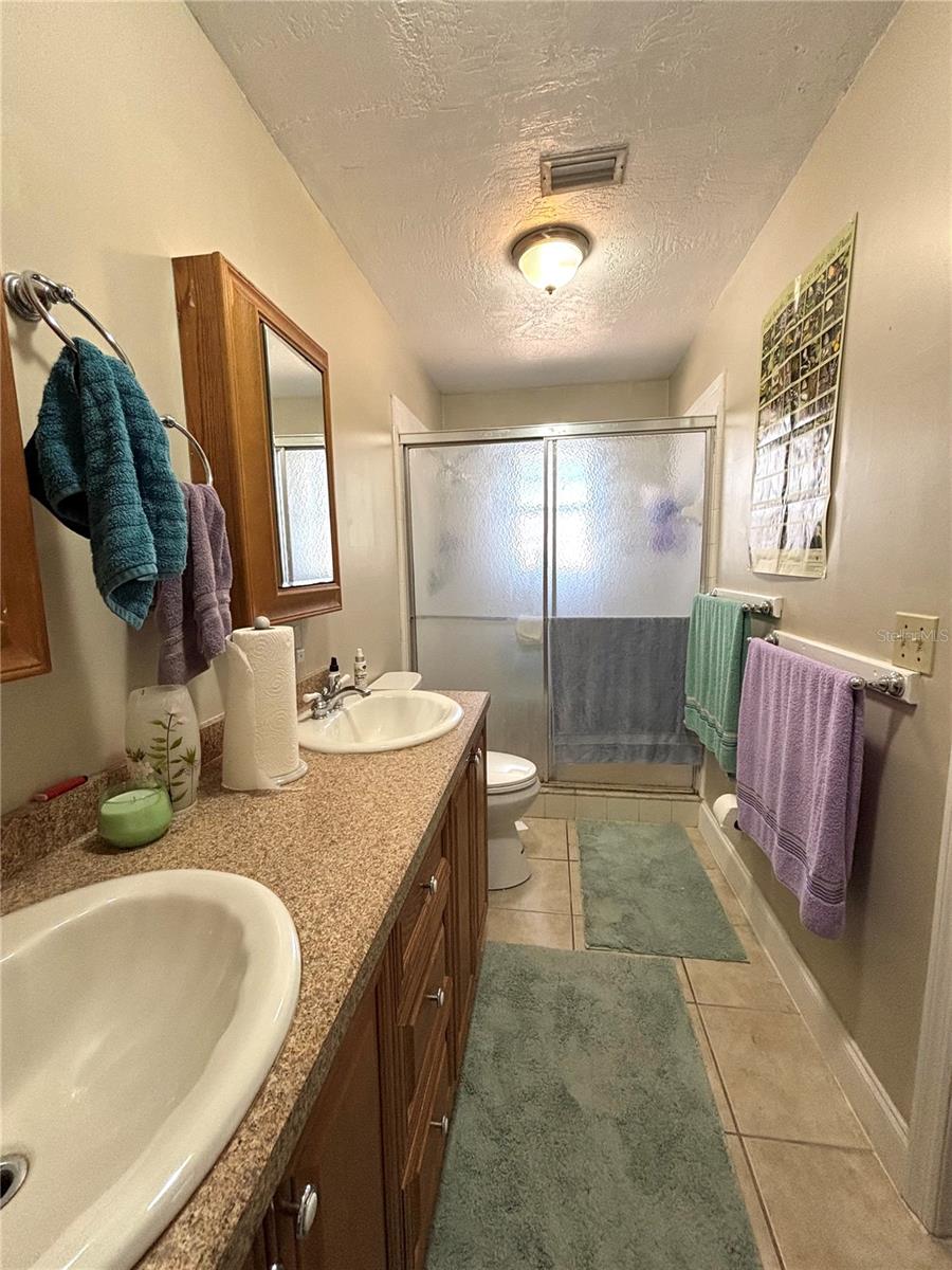 Image 9 of 24 For 6 Fairgreen Avenue